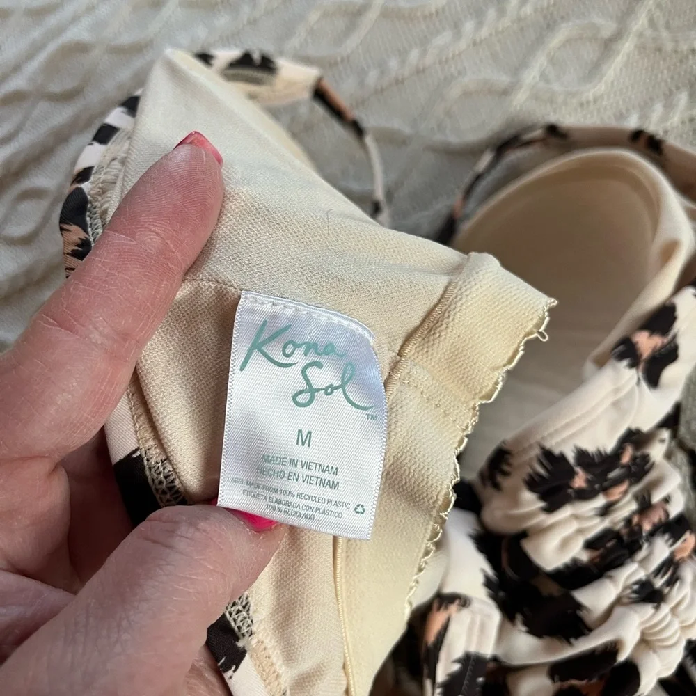 Kona Sol Animal Print 1 Piece Swimsuit Women’s Size Medium - Picture 10 of 10